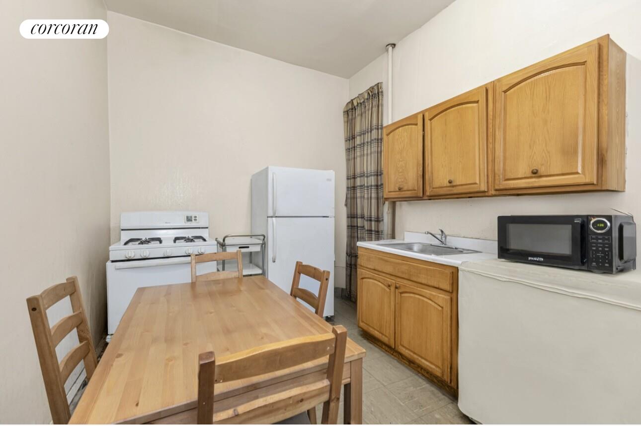 #4 photo, 205 E 124TH Street, East Harlem , NY 10035