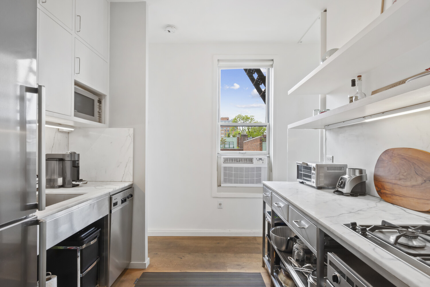 #5 photo, 10 BETHUNE Street, West Village , NY 10014