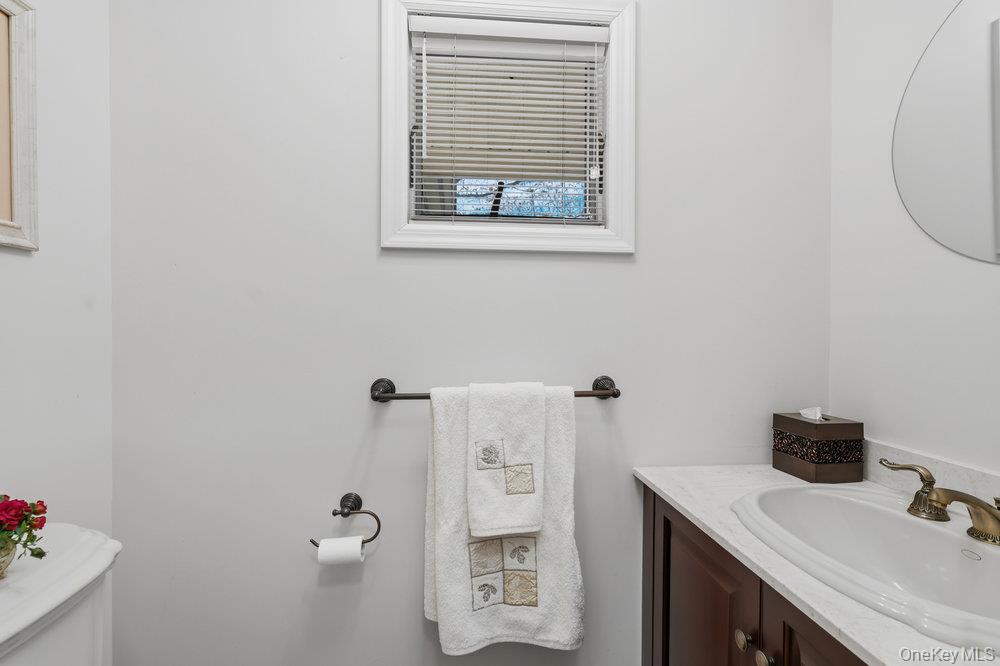 #10 photo, 72 Lake End Road, Merrick , NY 11566