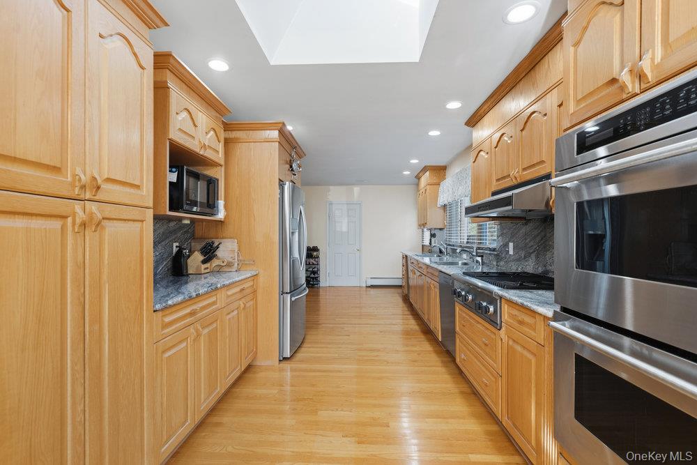 #15 photo, 72 Lake End Road, Merrick , NY 11566