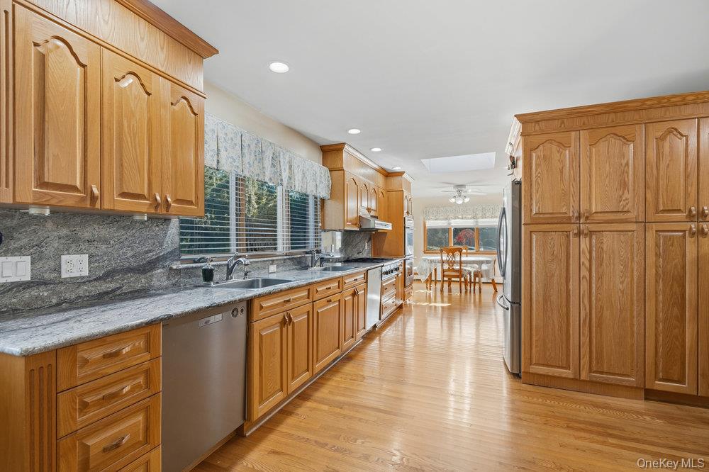 #16 photo, 72 Lake End Road, Merrick , NY 11566