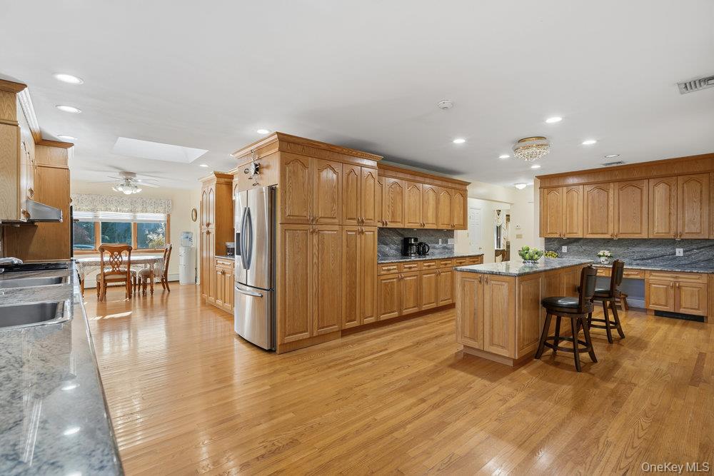 #17 photo, 72 Lake End Road, Merrick , NY 11566