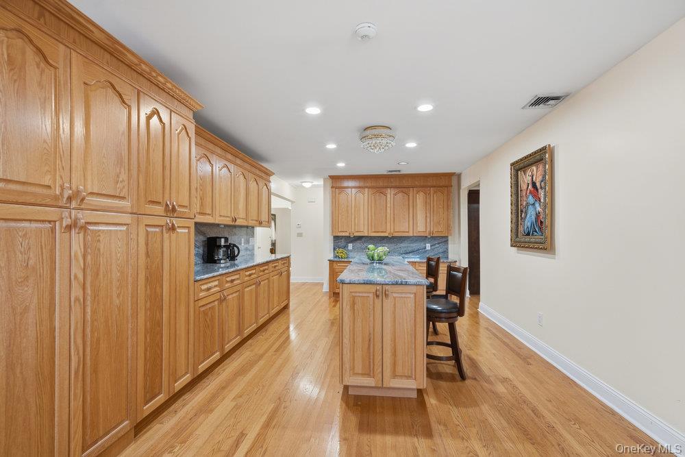 #18 photo, 72 Lake End Road, Merrick , NY 11566