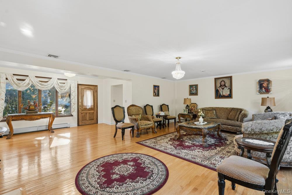 #9 photo, 72 Lake End Road, Merrick , NY 11566