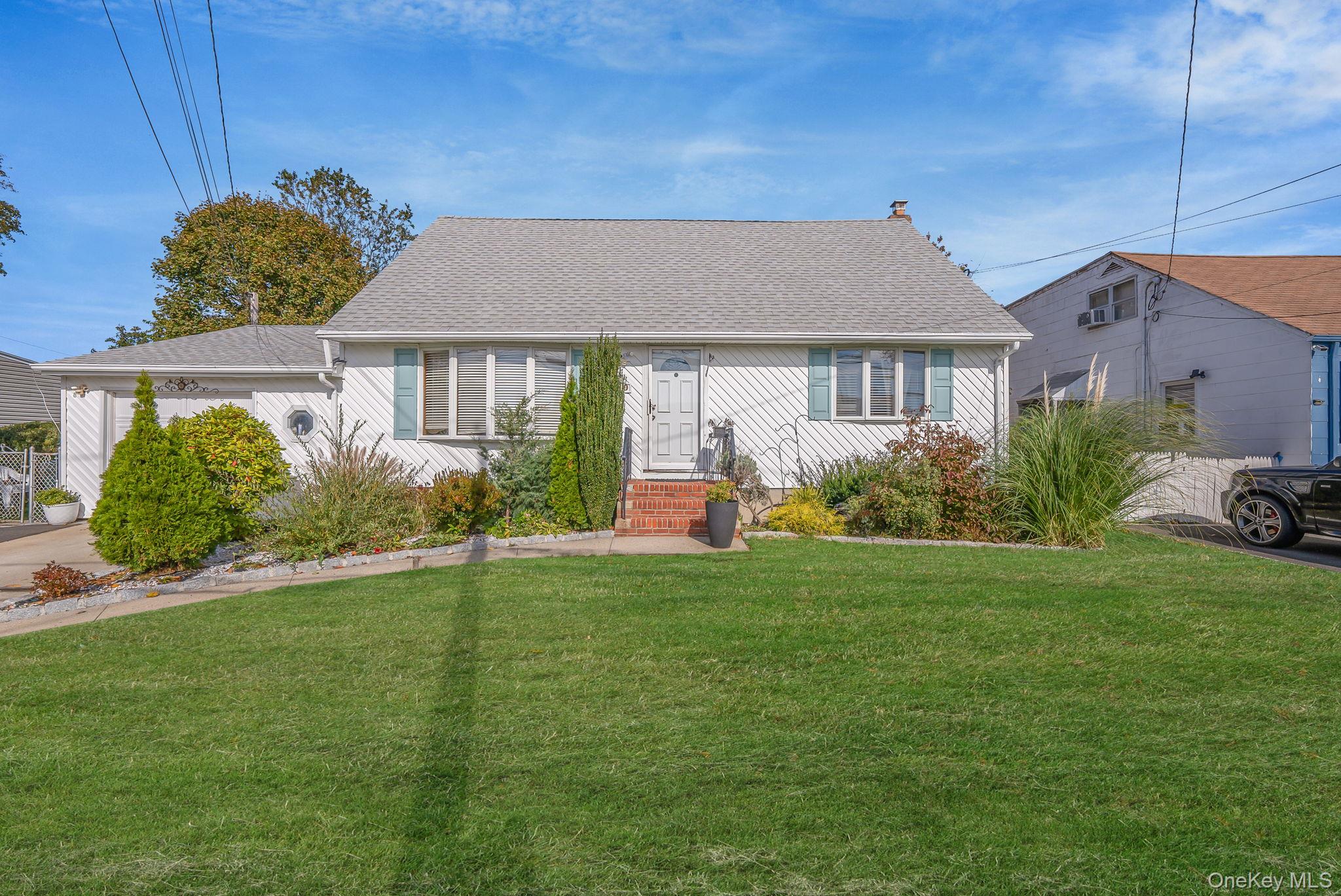 #1 photo, 350 52nd Street, Lindenhurst , NY 11757