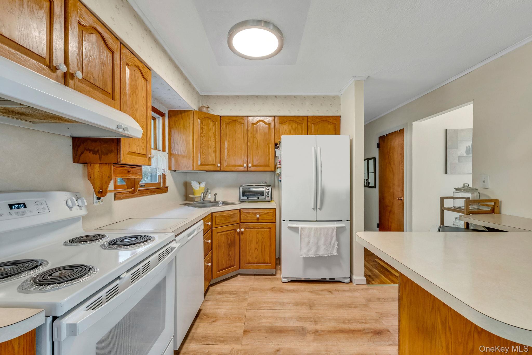 #10 photo, 350 52nd Street, Lindenhurst , NY 11757