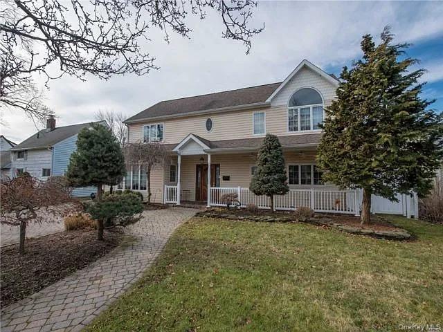 #19 photo, 24 Cable Lane, Hicksville , NY 11801