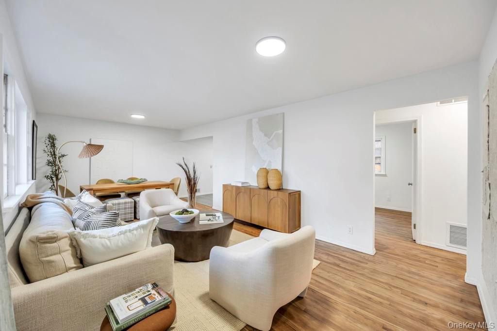 #4 photo, 4 Washington Avenue, Smithtown , NY 11787