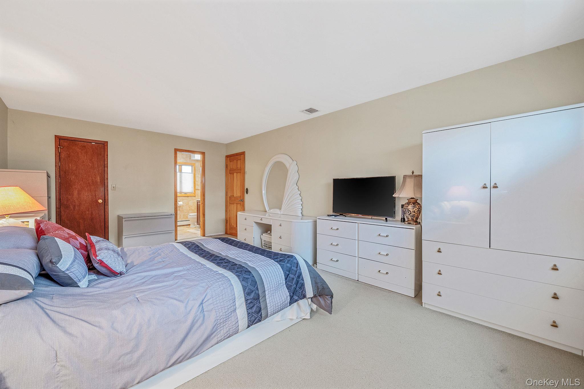 #20 photo, 293 Marlin Street, Dix Hills , NY 11746