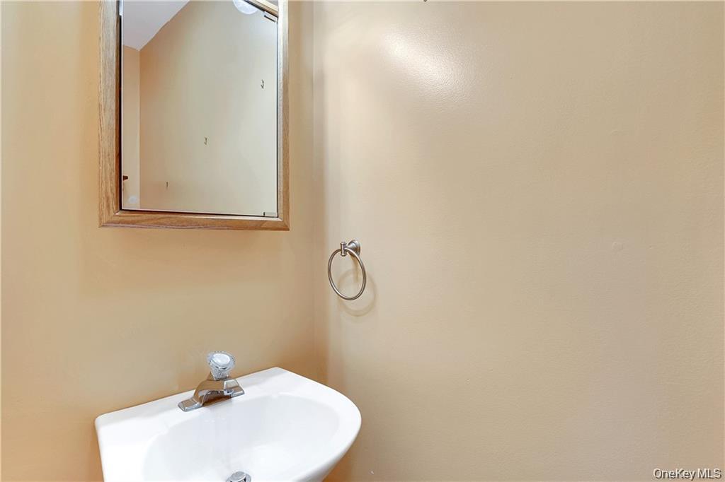 #20 photo, 1 Tomkins Avenue, Stony Point , NY 10980