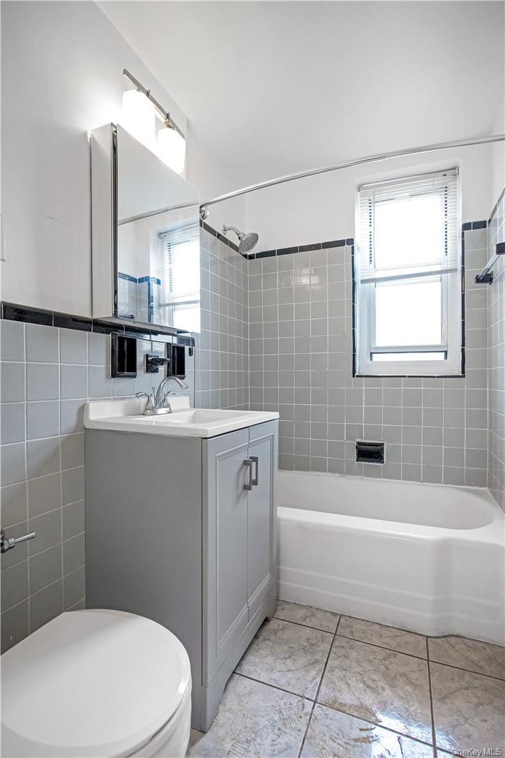 #15 photo, 730 Pelham Road, New Rochelle , NY 10805