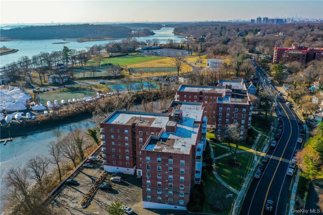 #19 photo, 730 Pelham Road, New Rochelle , NY 10805