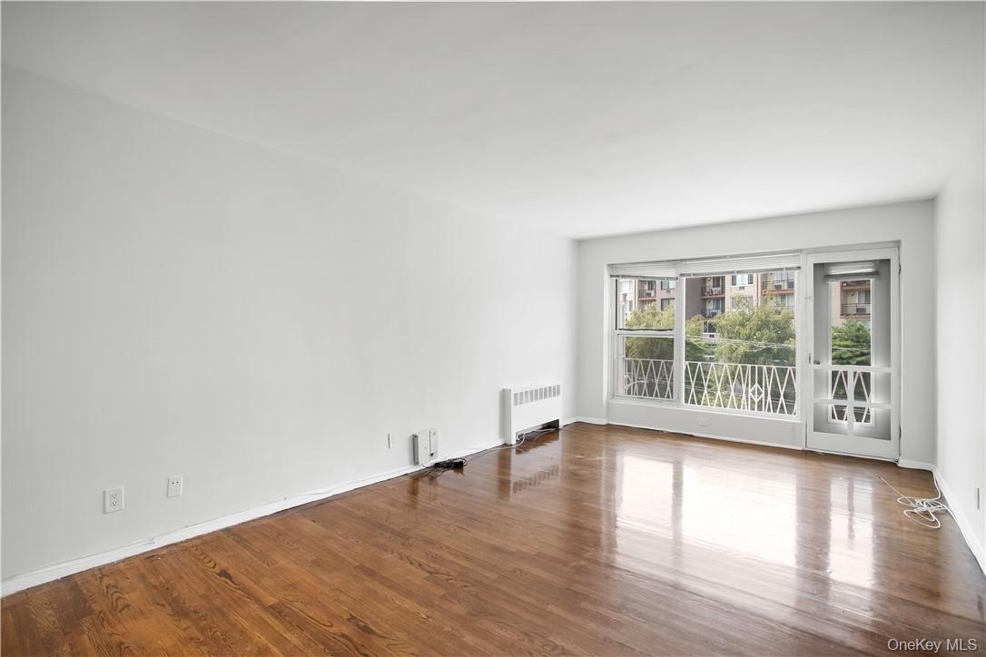 #6 photo, 730 Pelham Road, New Rochelle , NY 10805