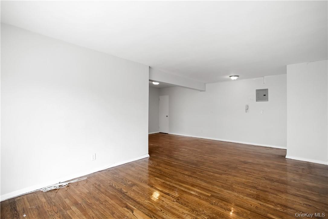 #8 photo, 730 Pelham Road, New Rochelle , NY 10805