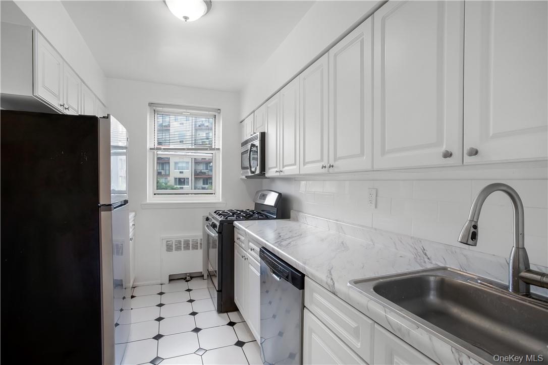 #9 photo, 730 Pelham Road, New Rochelle , NY 10805