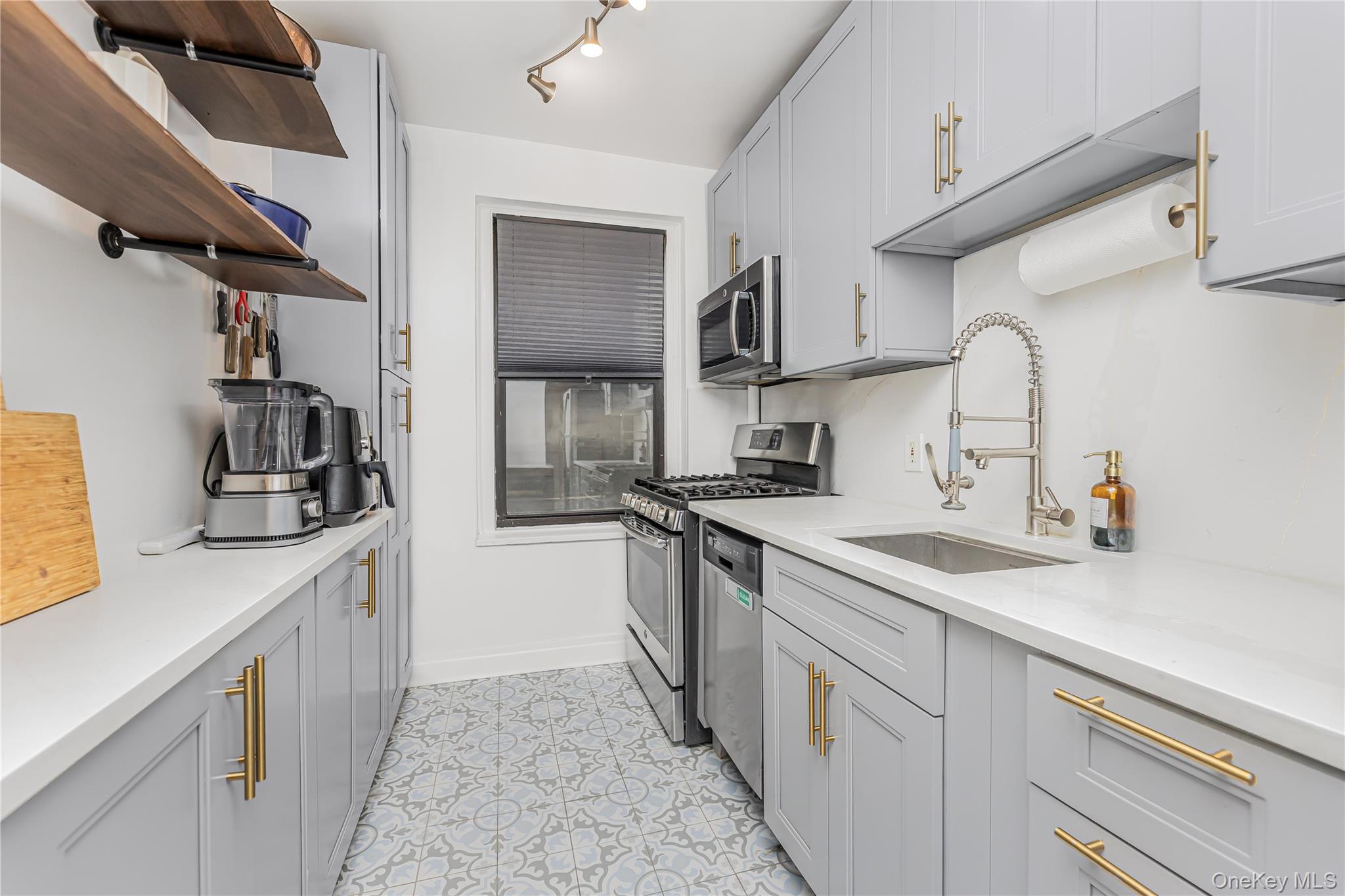 #10 photo, 306 E Mosholu Parkway, Bronx , NY 10458