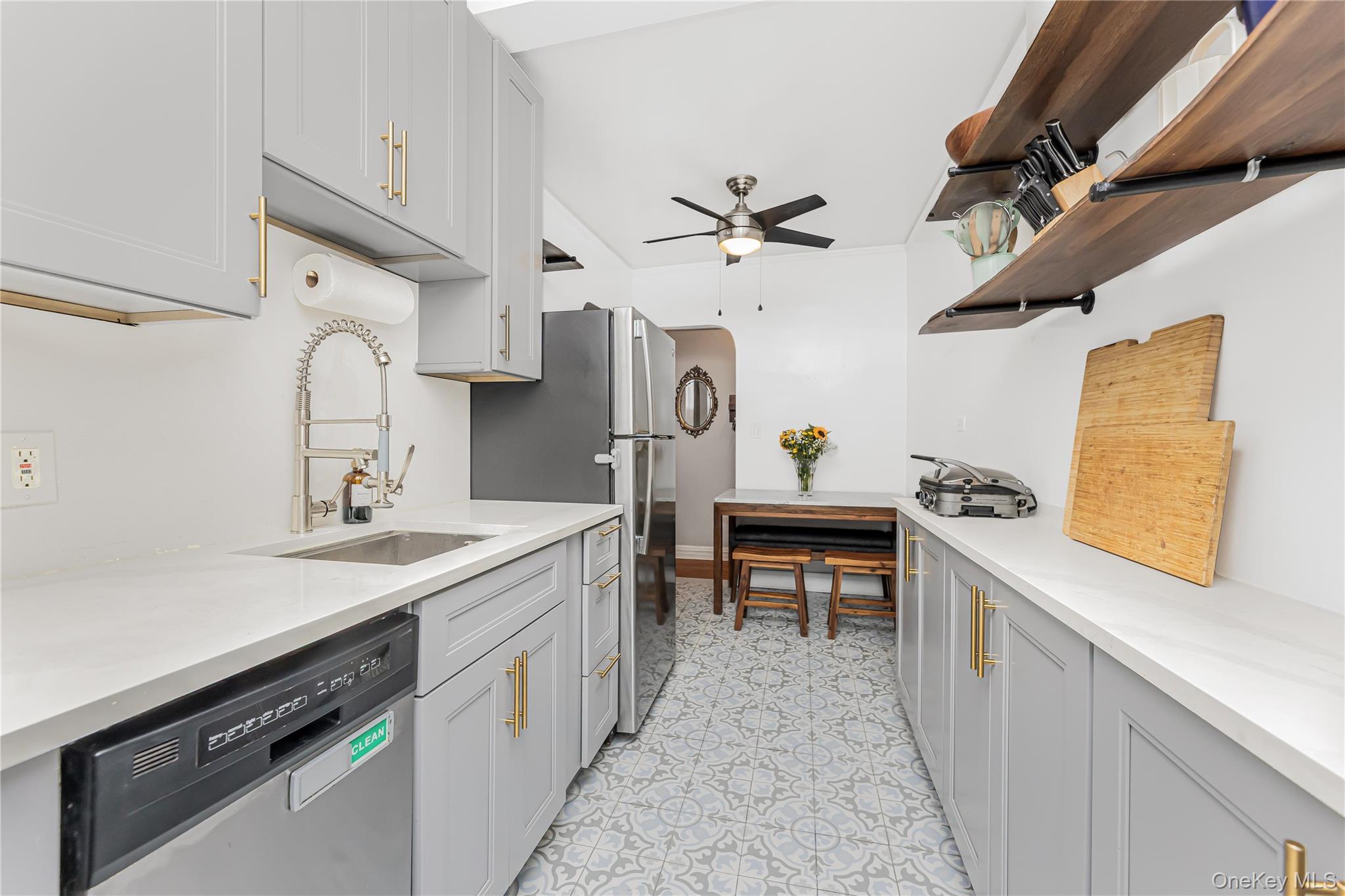 #11 photo, 306 E Mosholu Parkway, Bronx , NY 10458