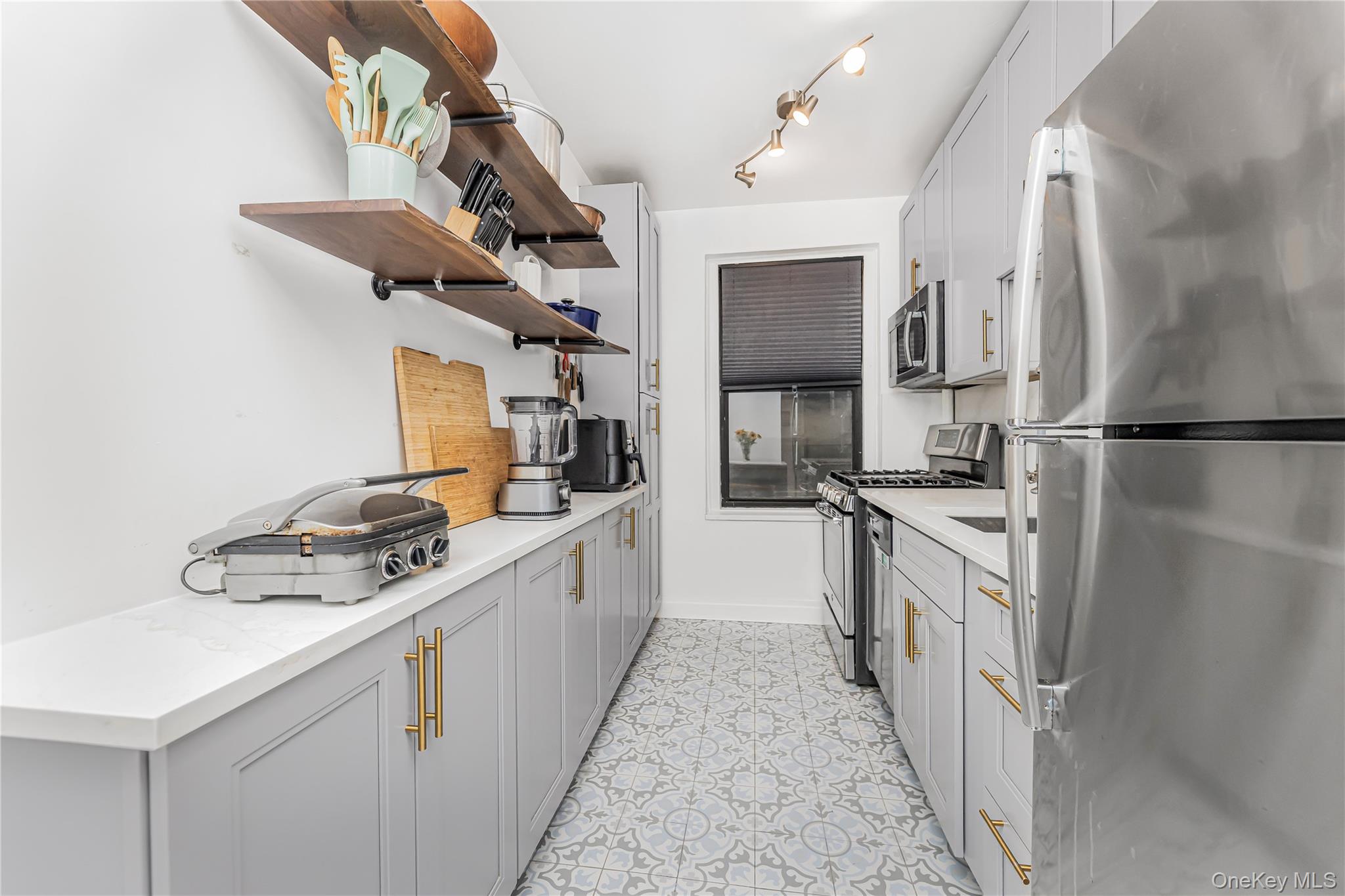 #12 photo, 306 E Mosholu Parkway, Bronx , NY 10458