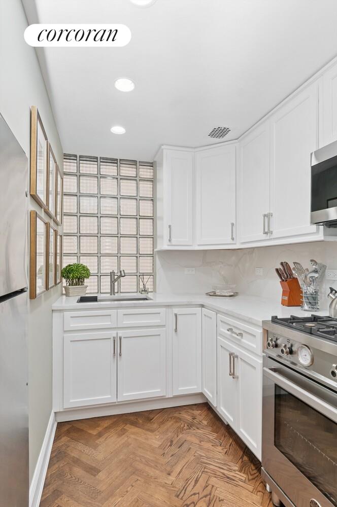 #7 photo, 3 E 69TH Street, Lenox Hill , NY 10021