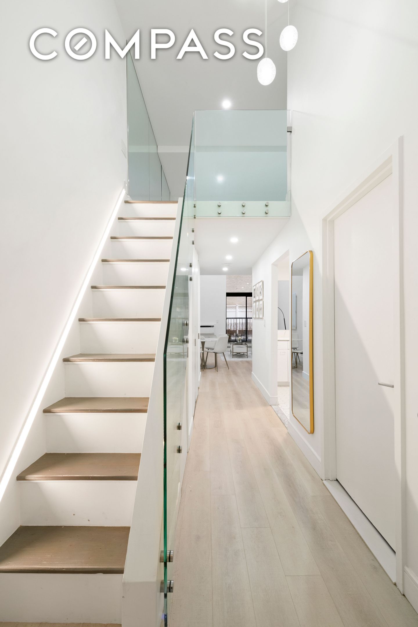 #4 photo, 372 5th Avenue, Midtown , NY 10018