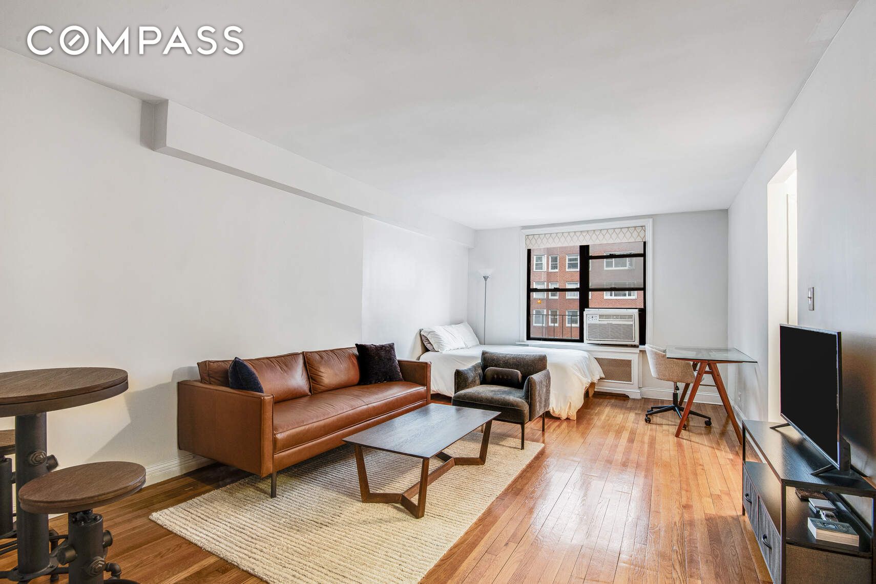 #1 photo, 305 E 72nd Street, Lenox Hill , NY 10021