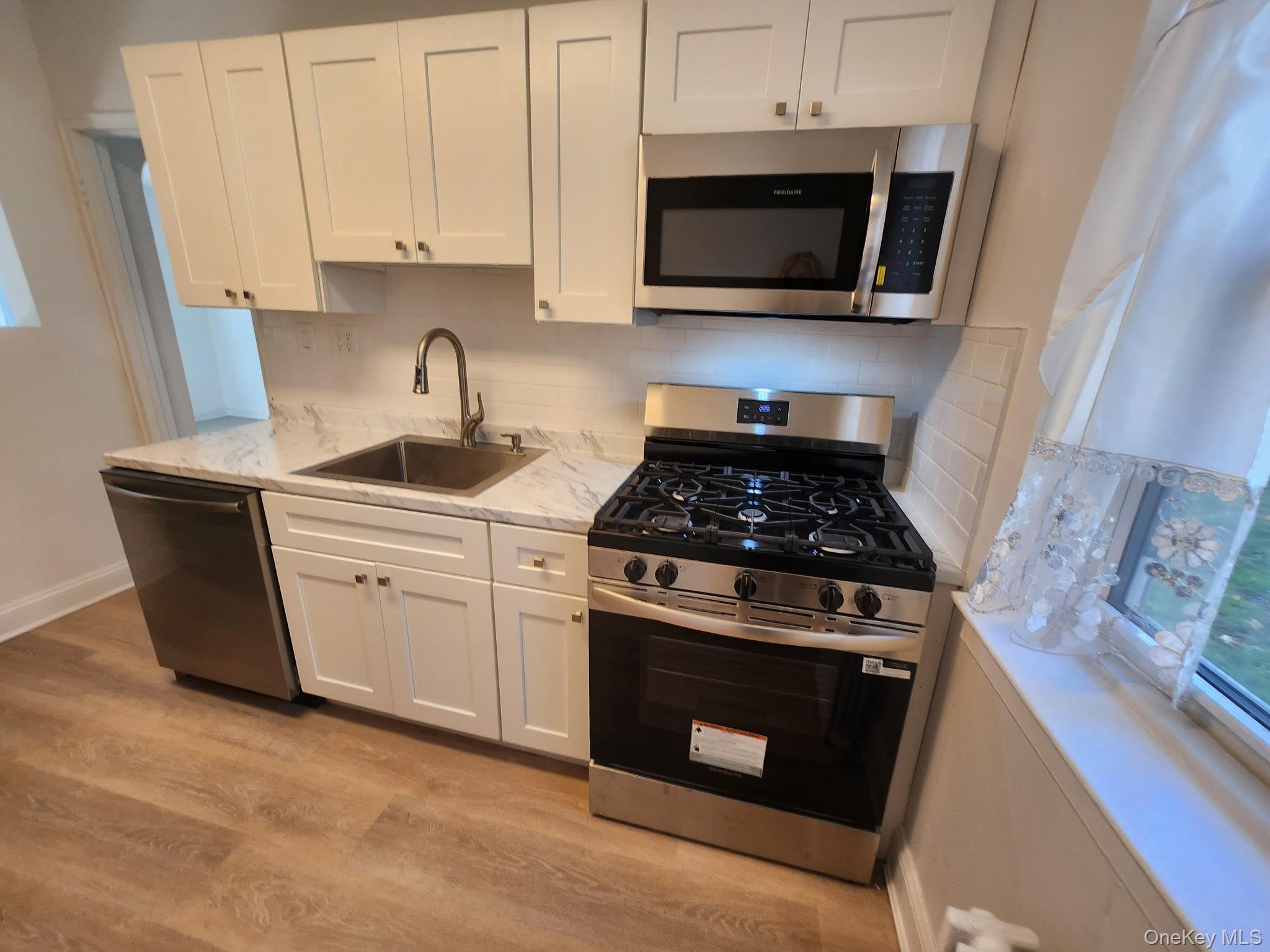 #8 photo, 264-37A Langston Avenue, Glen Oaks , NY 11004