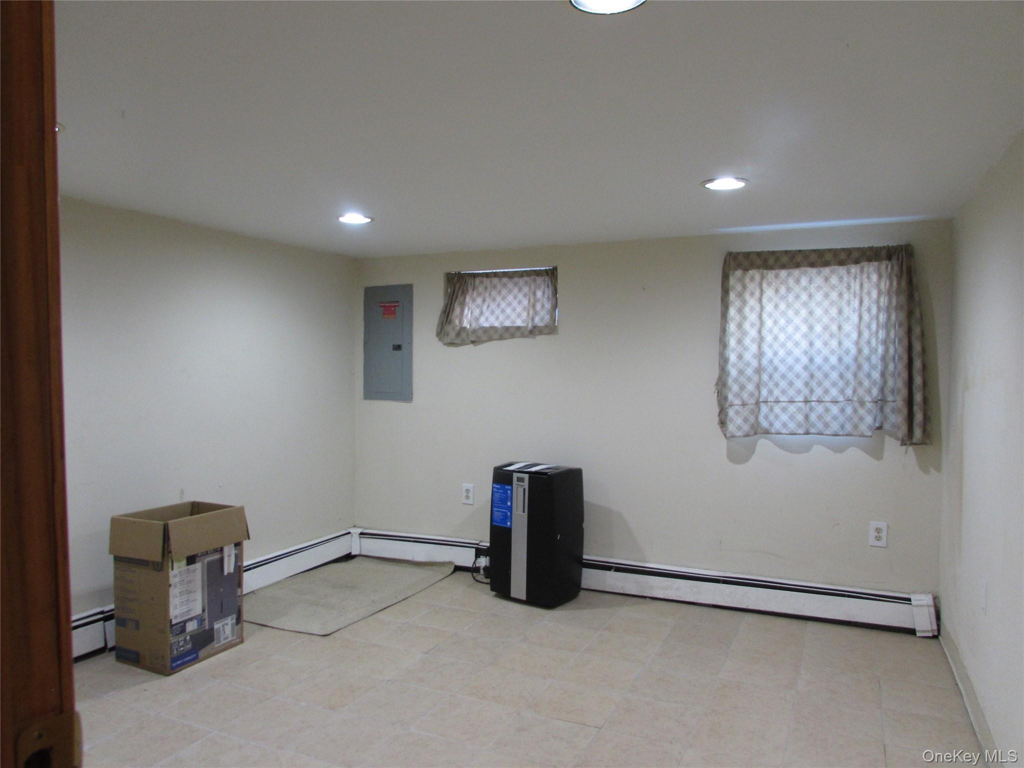 #13 photo, 828 Windmill Avenue, West Babylon , NY 11704