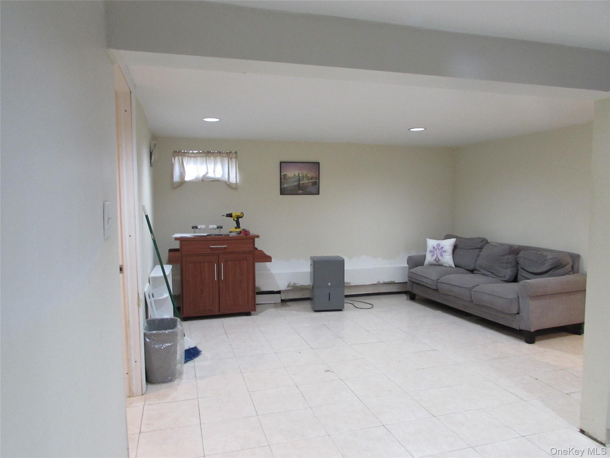 #16 photo, 828 Windmill Avenue, West Babylon , NY 11704