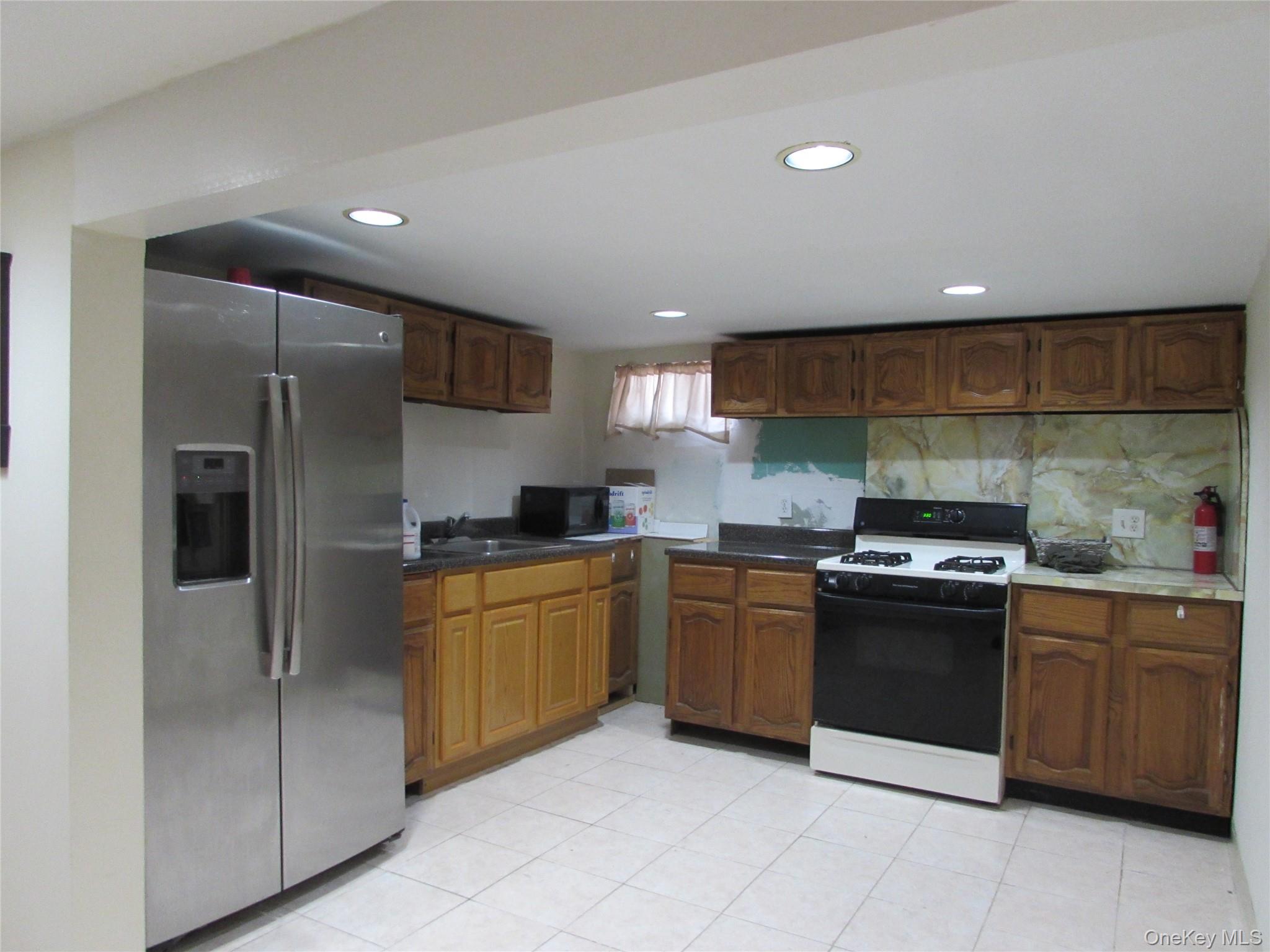 #17 photo, 828 Windmill Avenue, West Babylon , NY 11704