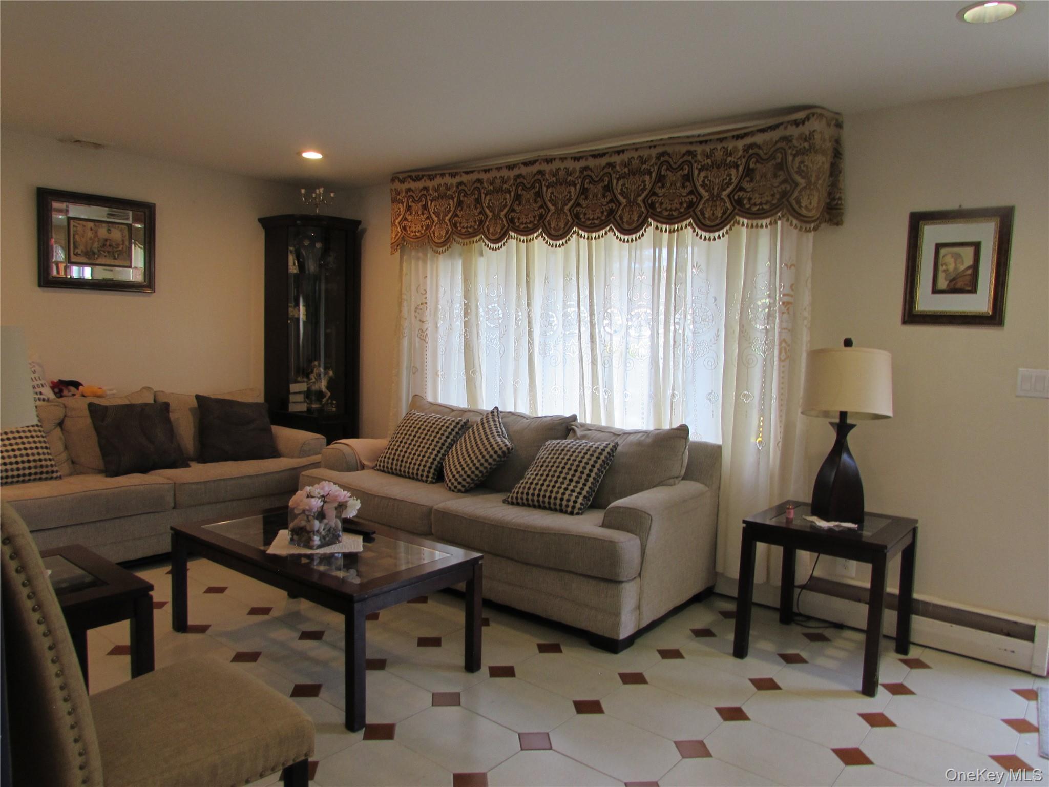 #4 photo, 828 Windmill Avenue, West Babylon , NY 11704