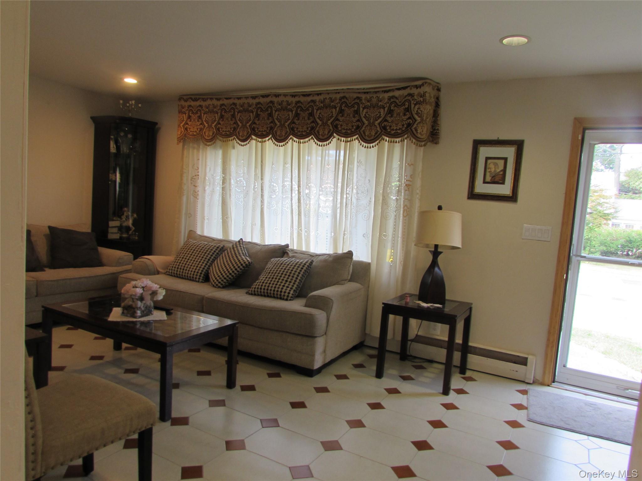 #5 photo, 828 Windmill Avenue, West Babylon , NY 11704