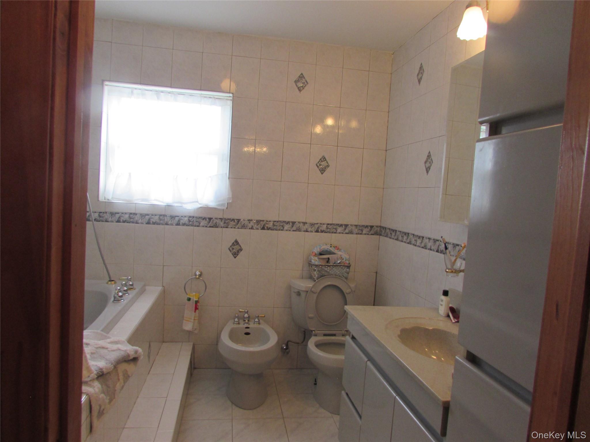 #6 photo, 828 Windmill Avenue, West Babylon , NY 11704