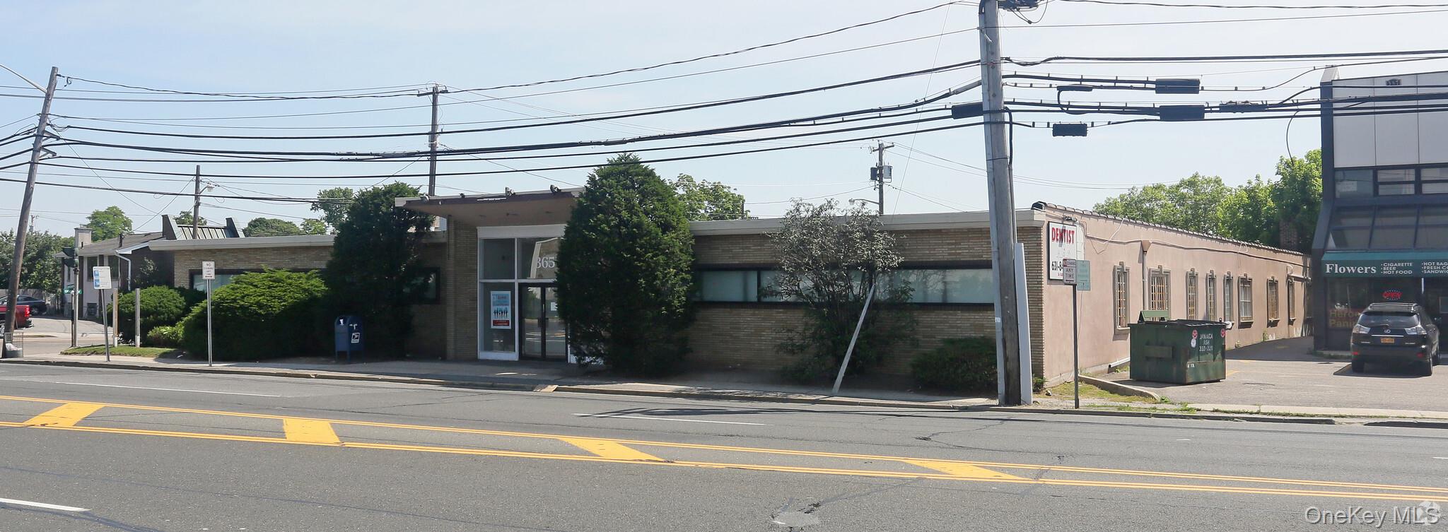 #11 photo, 365 Broadway, Amityville , NY 11701