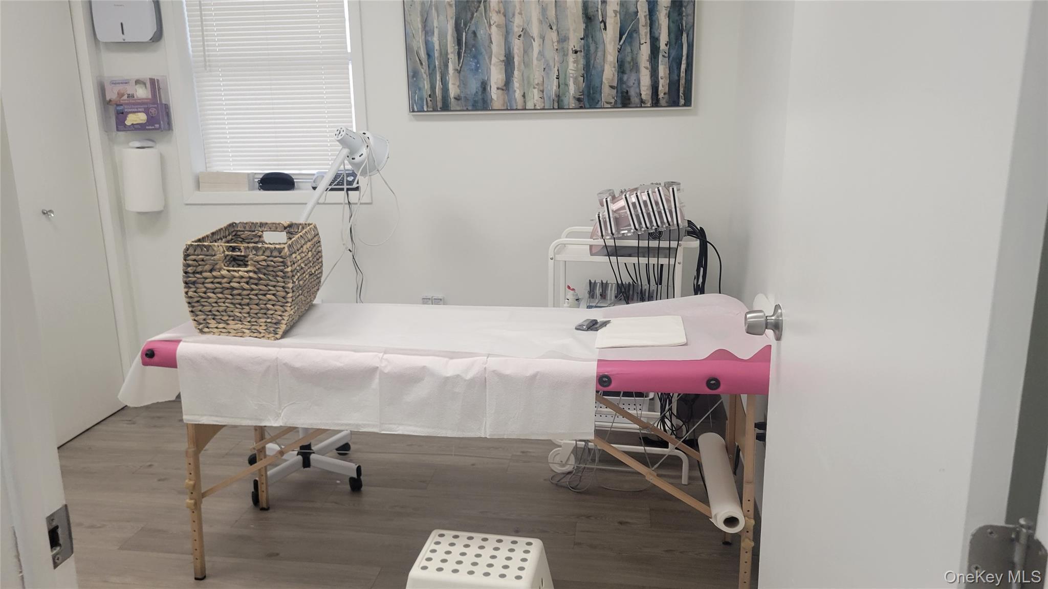 #3 photo, 365 Broadway, Amityville , NY 11701