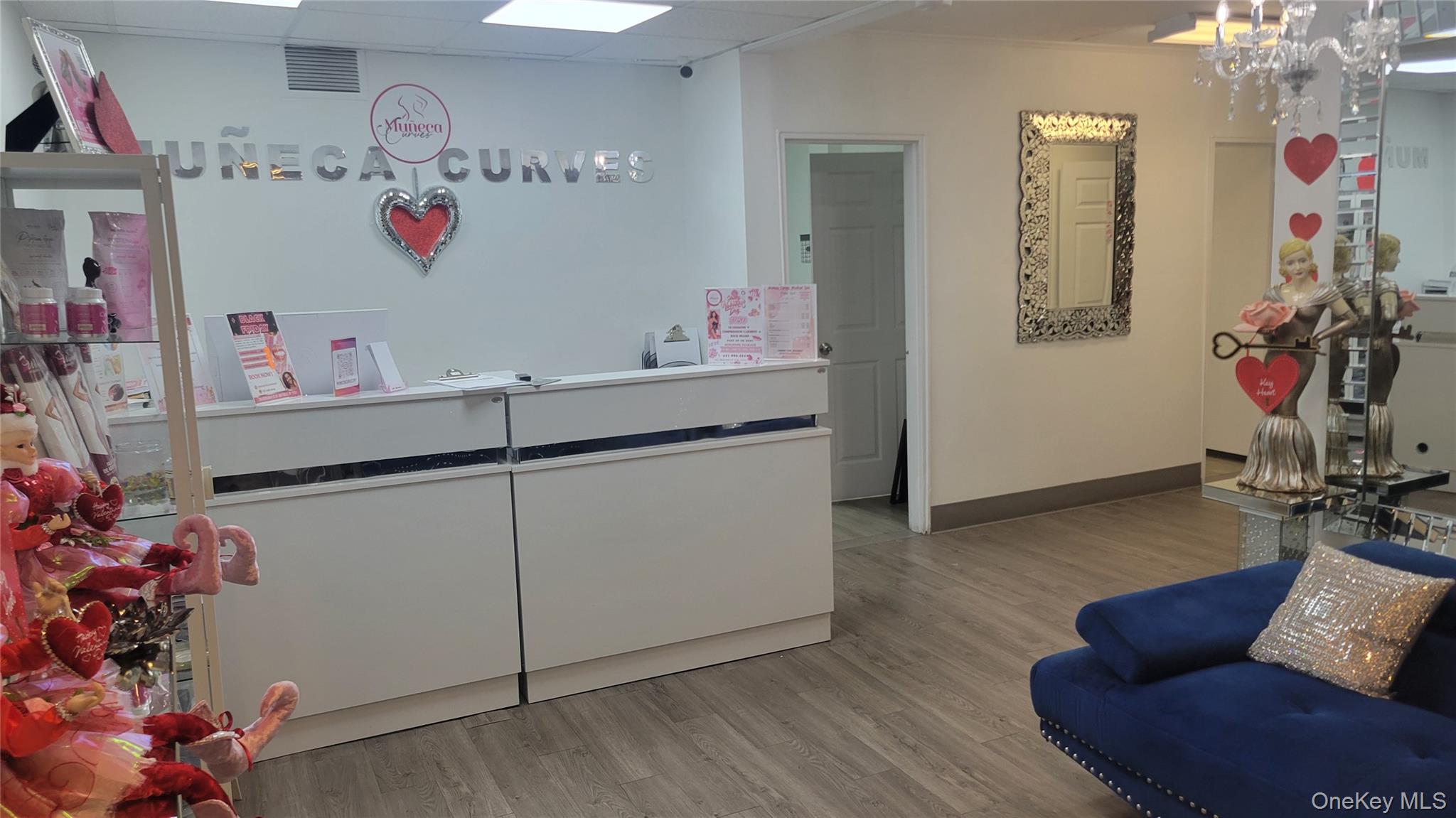 #7 photo, 365 Broadway, Amityville , NY 11701