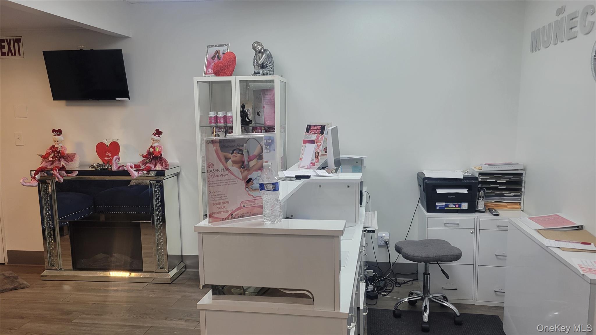 #8 photo, 365 Broadway, Amityville , NY 11701