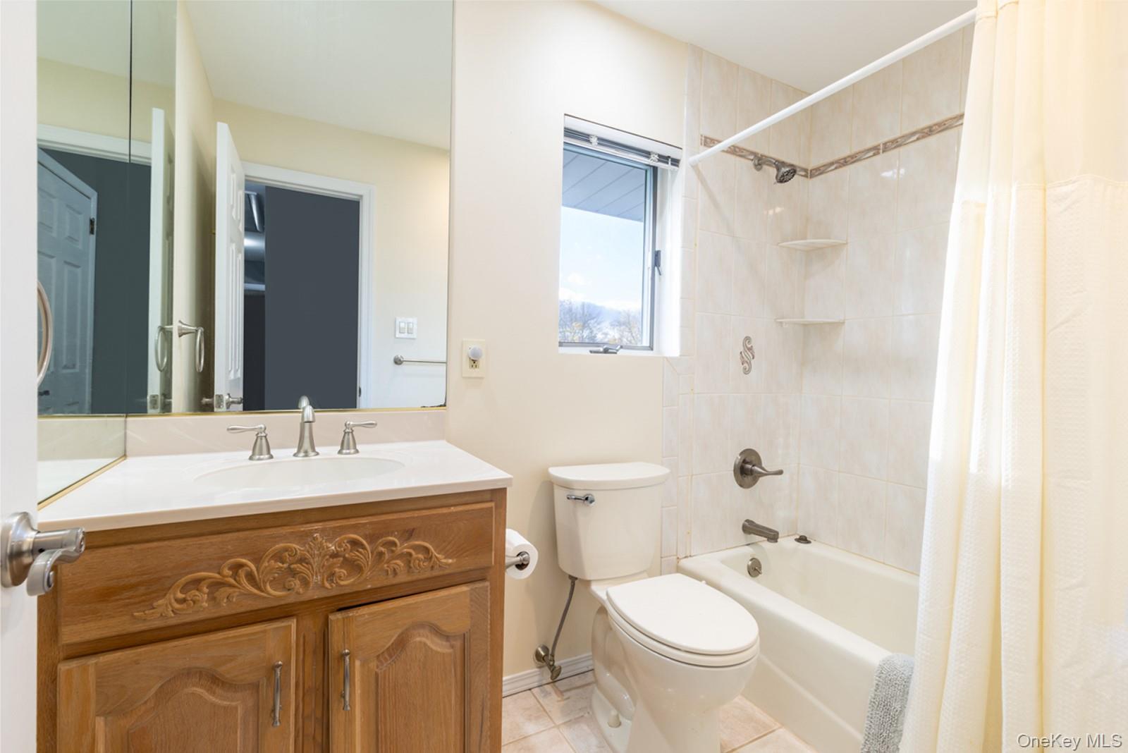 #13 photo, 16 E Hill Drive, サフォーク郡 Smithtown , NY 11787