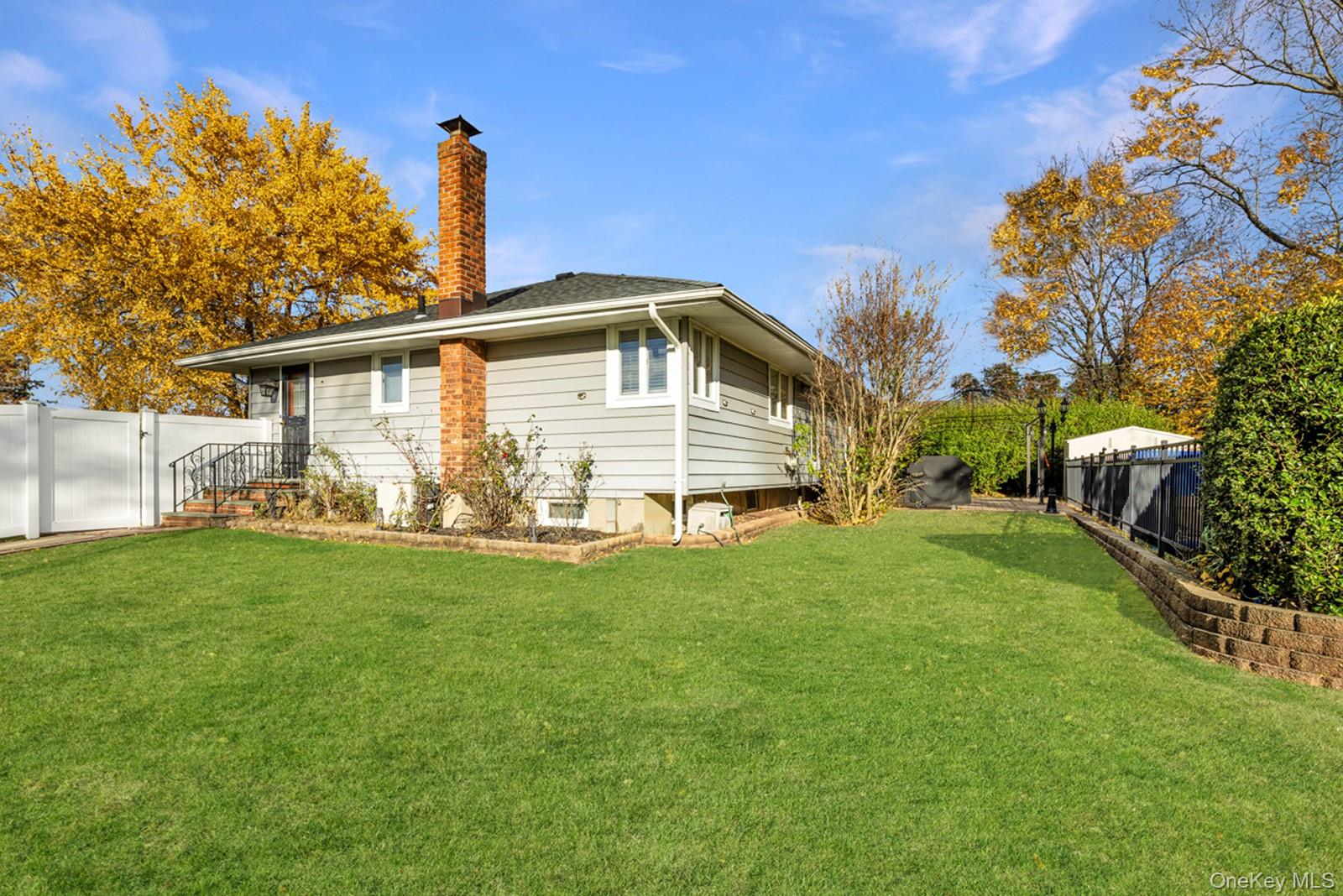 #19 photo, 16 E Hill Drive, サフォーク郡 Smithtown , NY 11787