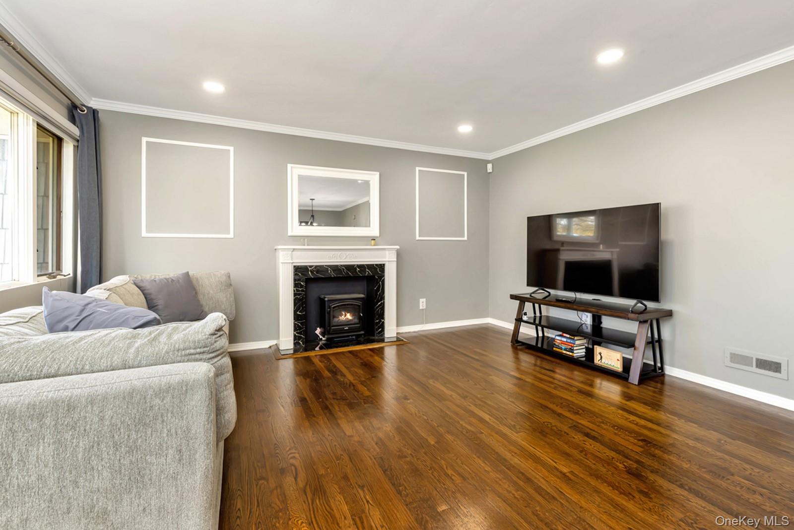 #3 photo, 16 E Hill Drive, サフォーク郡 Smithtown , NY 11787