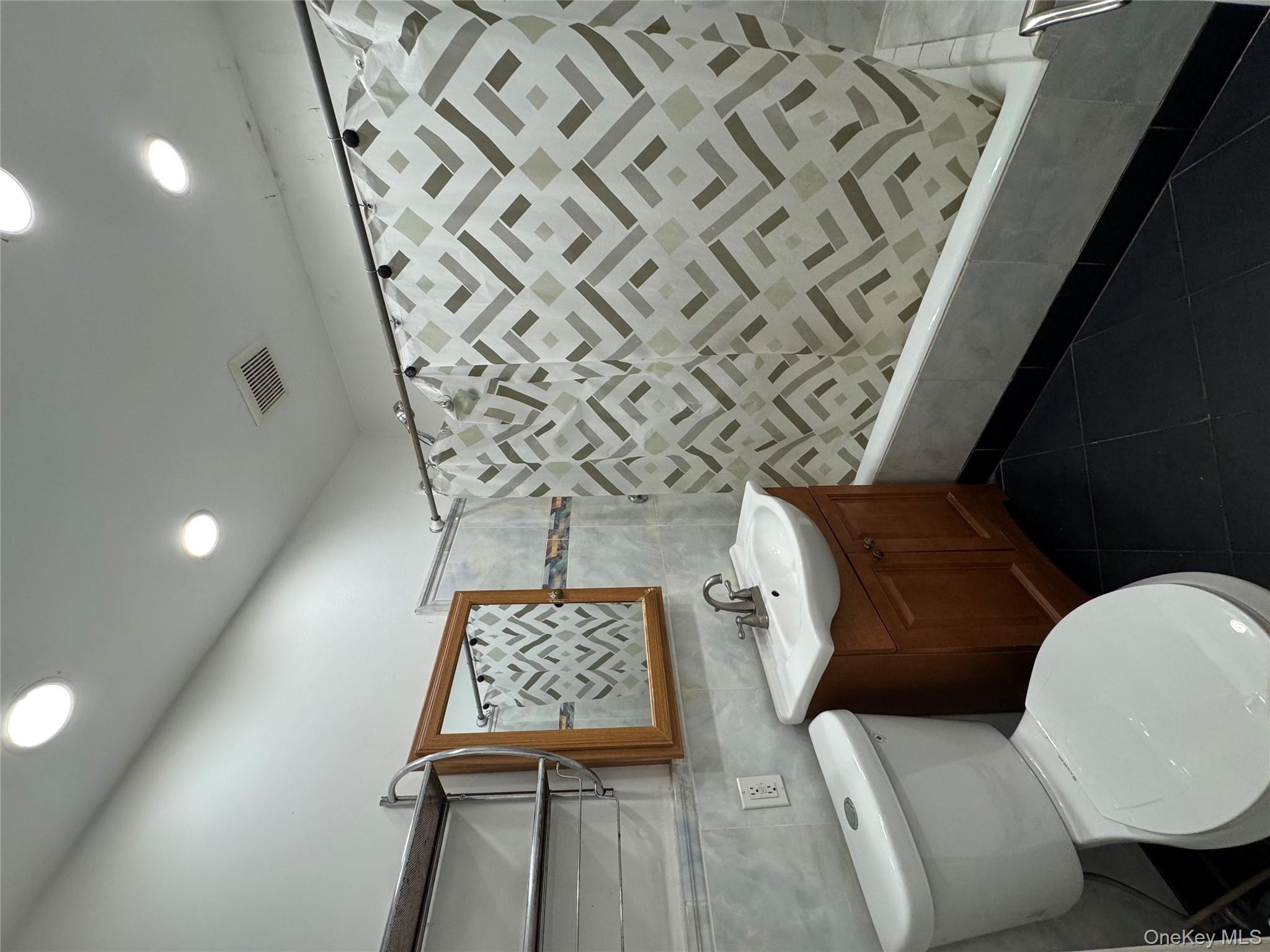 #8 photo, 94-30 199 Street, Jamaica , NY 11423