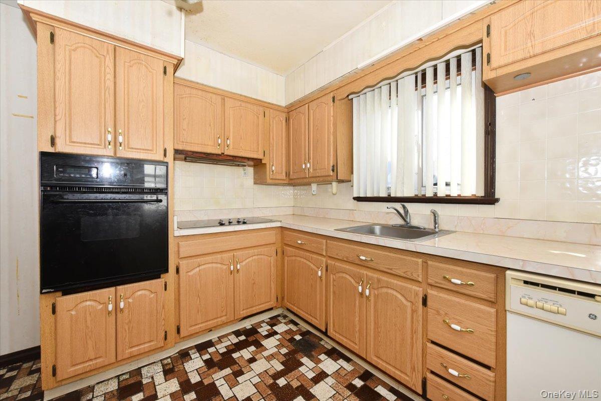 #8 photo, 1022 Jackson Avenue, Franklin Square , NY 11010