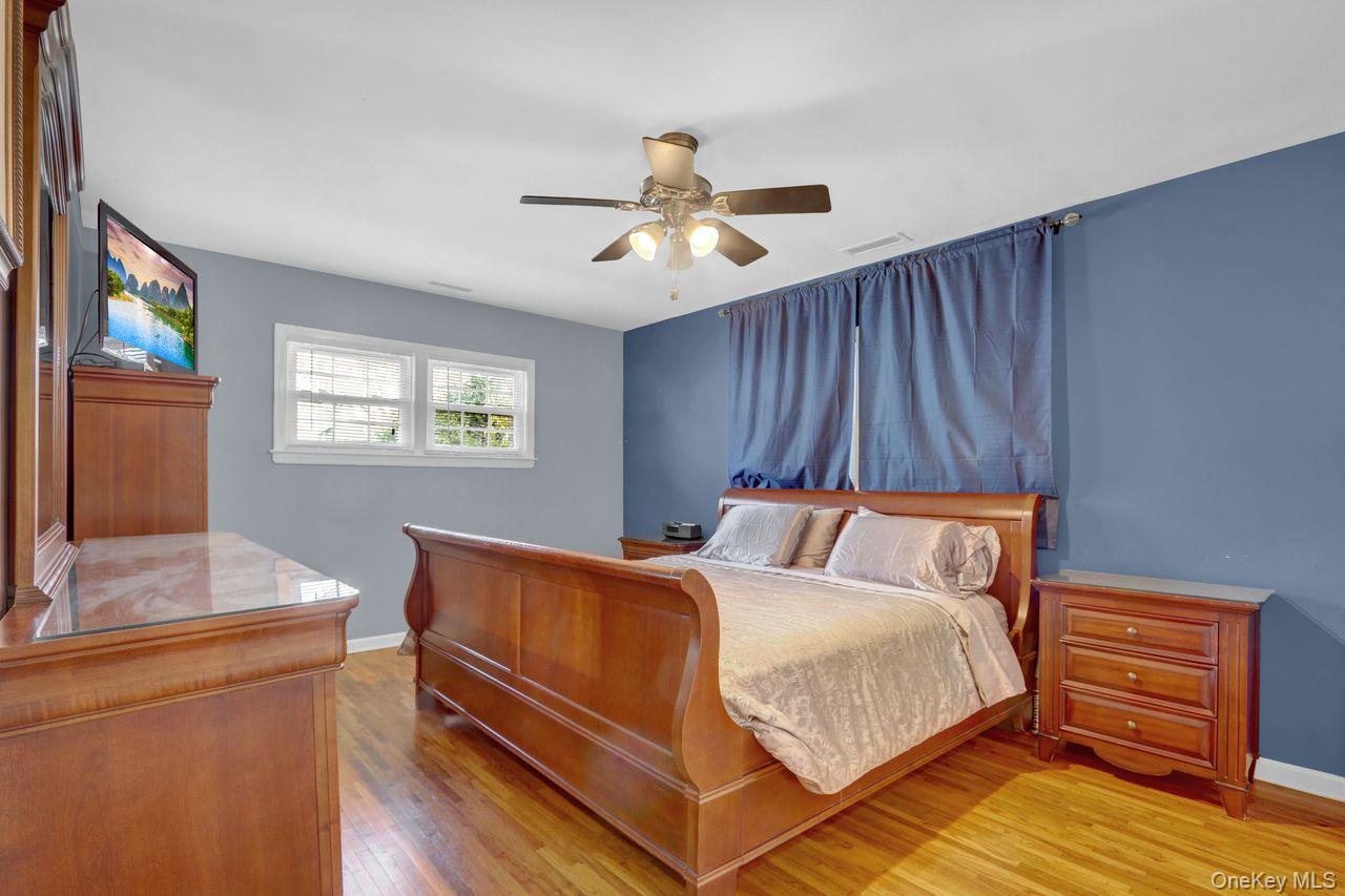 #14 photo, 25 Sterling Place, Malverne , NY 11565