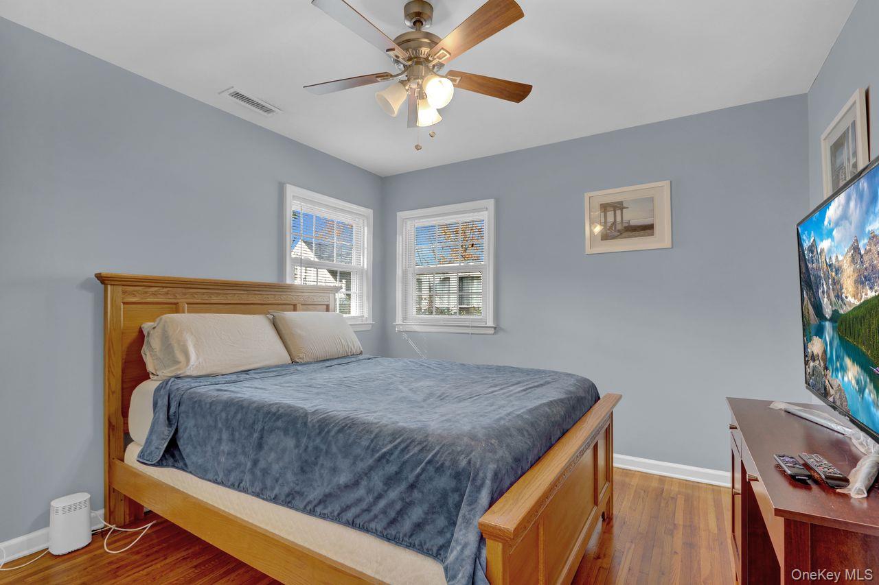 #16 photo, 25 Sterling Place, Malverne , NY 11565