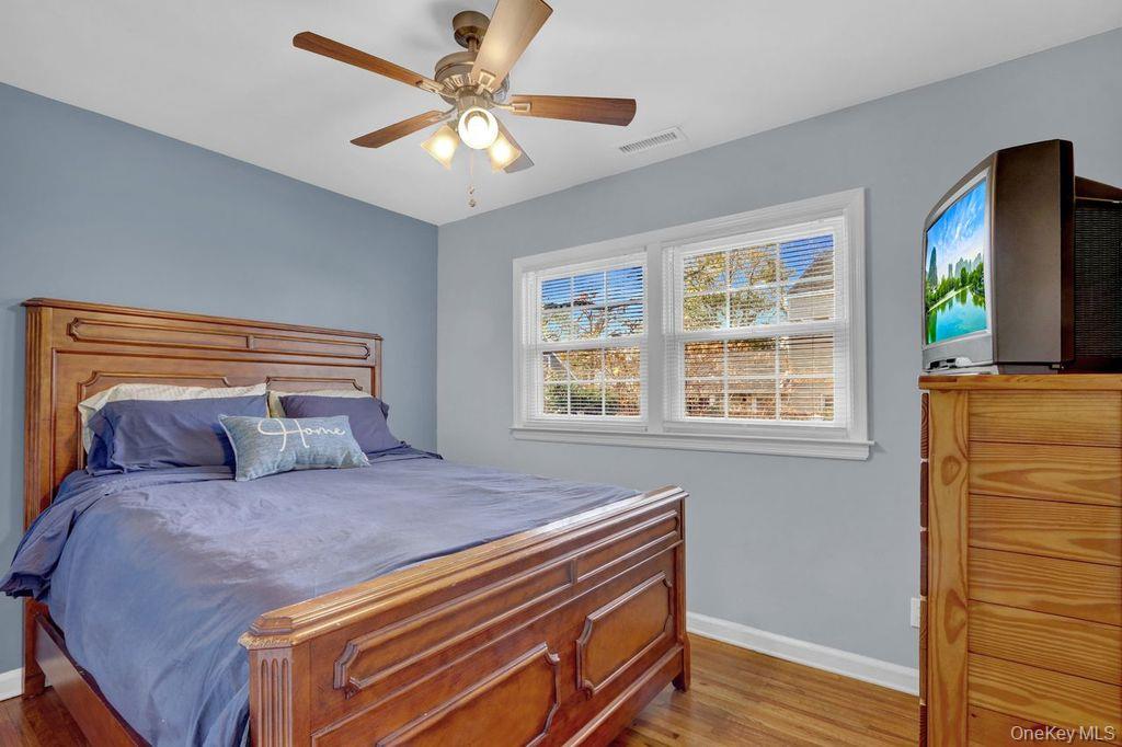 #17 photo, 25 Sterling Place, Malverne , NY 11565