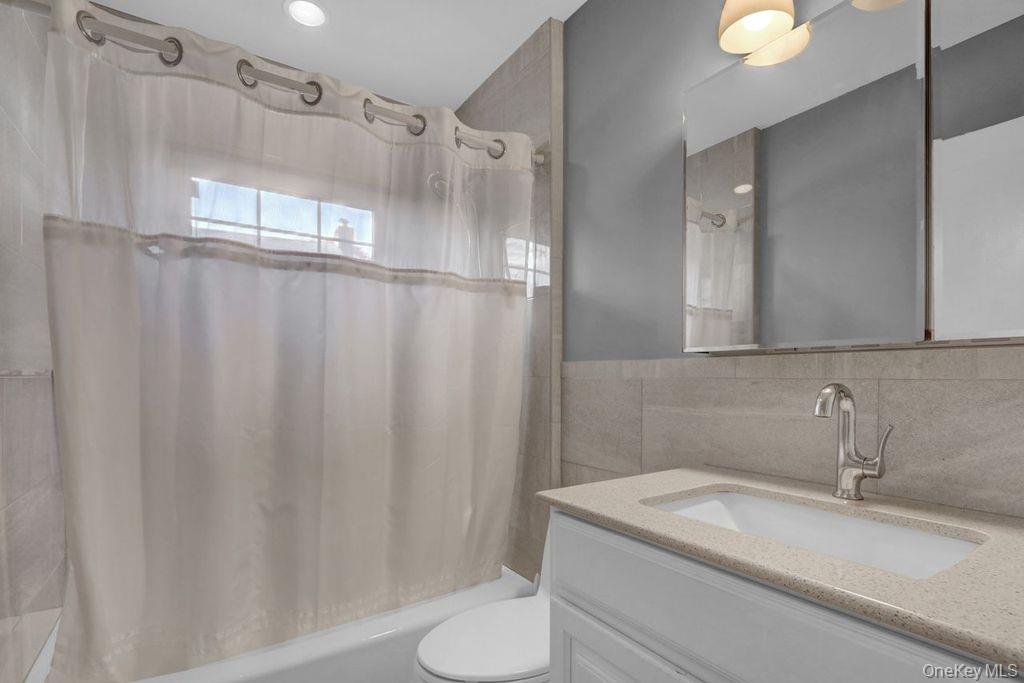 #18 photo, 25 Sterling Place, Malverne , NY 11565