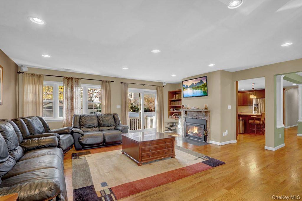 #6 photo, 25 Sterling Place, Malverne , NY 11565