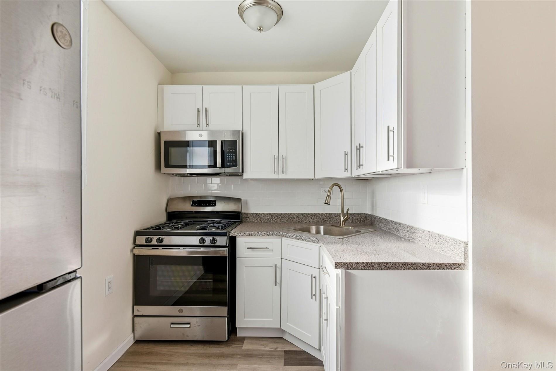 #7 photo, 60-11 Broadway, Woodside , NY 11377