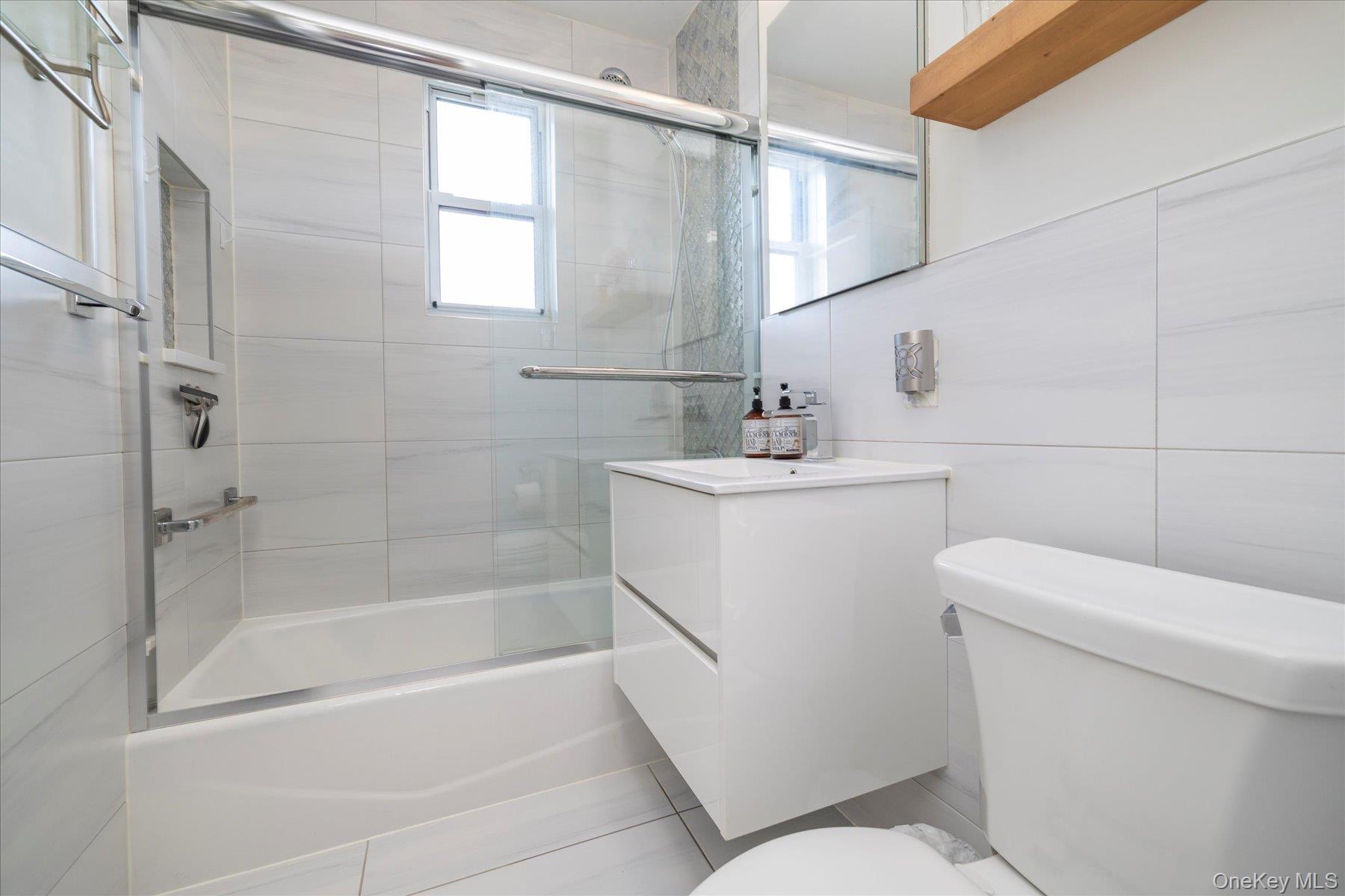 #15 photo, 194 Smith Street, ナッソー郡 Freeport , NY 11520