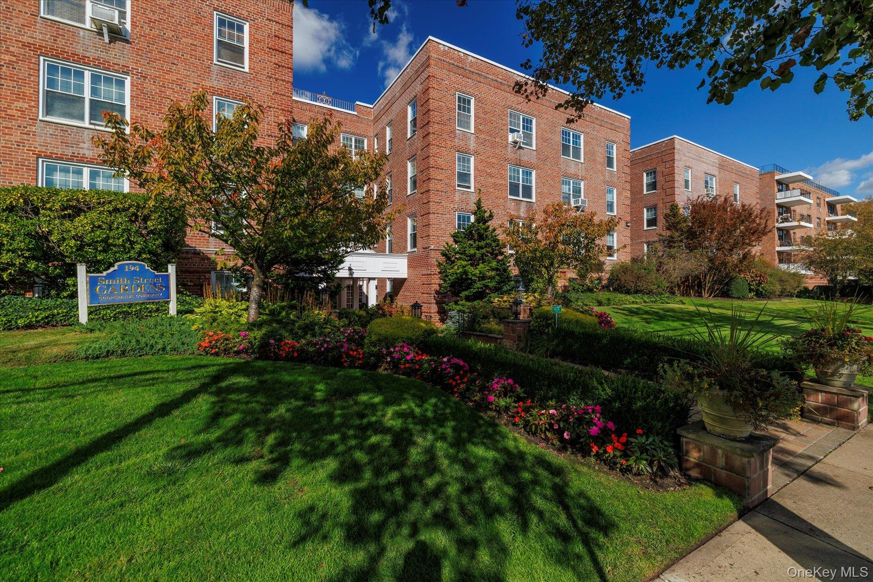 #2 photo, 194 Smith Street, ナッソー郡 Freeport , NY 11520