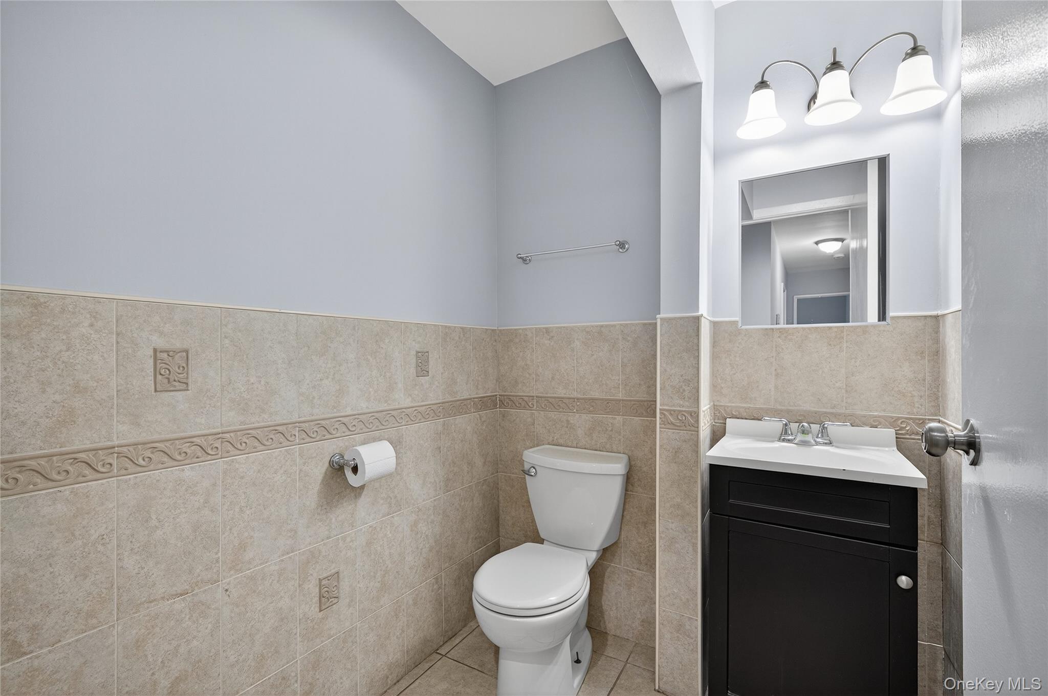 #13 photo, 552 Old Country Road, Plainview , NY 11803